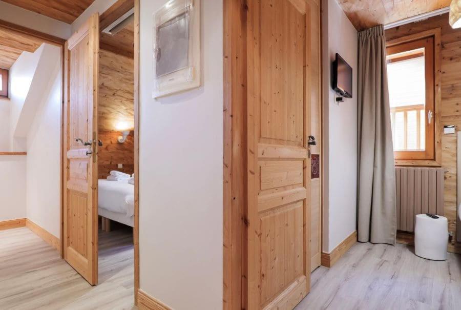 Chalet Hotel Des 2 Gares & Spa แซ็งต์-แฌร์เวส์-เลส์-แบ็งส์ ภายนอก รูปภาพ